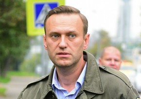 Alexei Navalny stops hunger strike