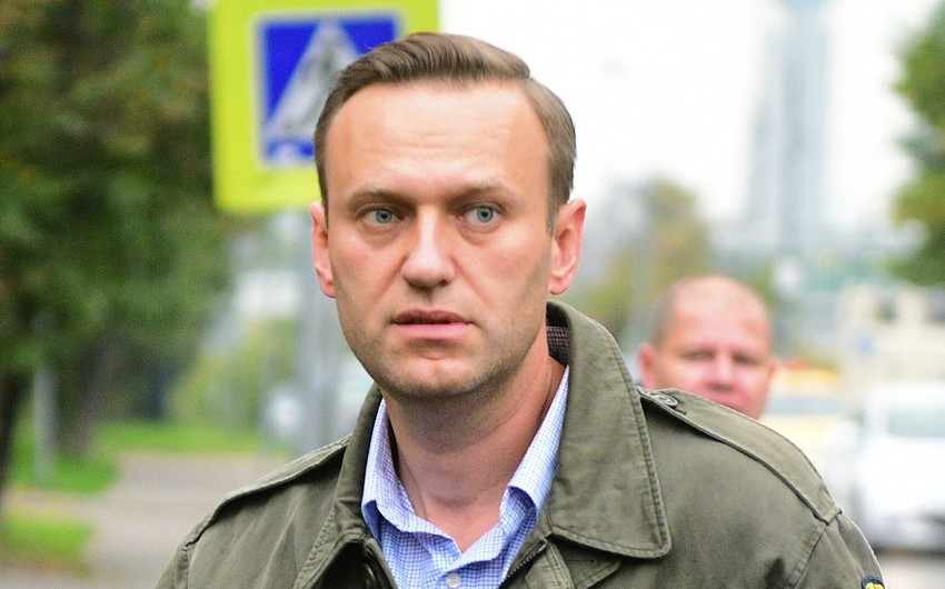 Alexei Navalny stops hunger strike
