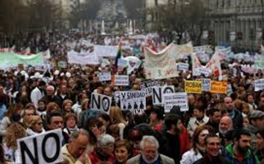 В Париже прошла манифестация правых сил против прибытия в страну беженцев