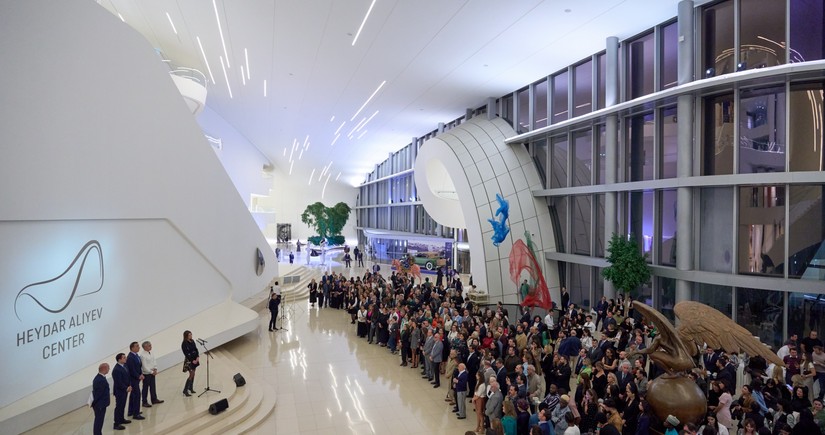 Italian sculptor Lorenzo Quinn’s Equilibrium in Nature exhibition opens at Heydar Aliyev Center