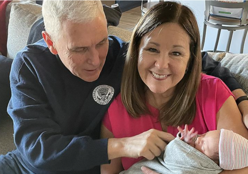 Бывший вице-президент США Майкл Пенс впервые стал дедушкой