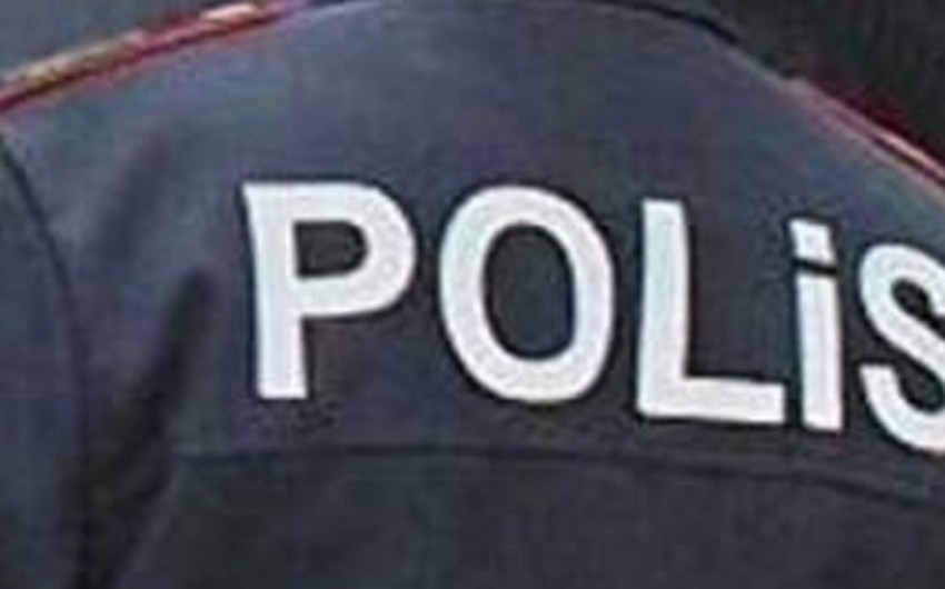 В Баку сотрудник полиции сбил на машине другого полицейского