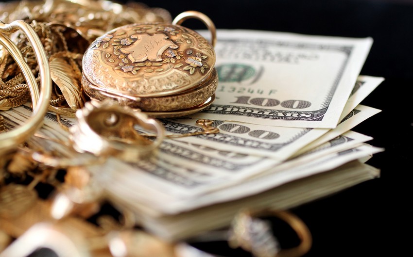 В Баку из дома украли 5000 долларов и золотые изделия на 10000 манатов