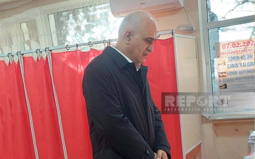 Shahin Mustafayev votes in presidential elections in Azerbaijan