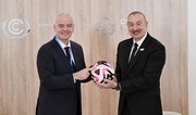 FIFA prezidenti Azərbaycan liderinə üzərində İlham Aliyev yazılmış xüsusi top təqdim edib