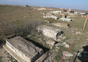 Отчет омбудсмена: В период армянской оккупации было разрушено более 900 кладбищ