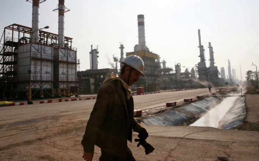 Iran says it seeks to increase oil production by 700,000 barrels per day