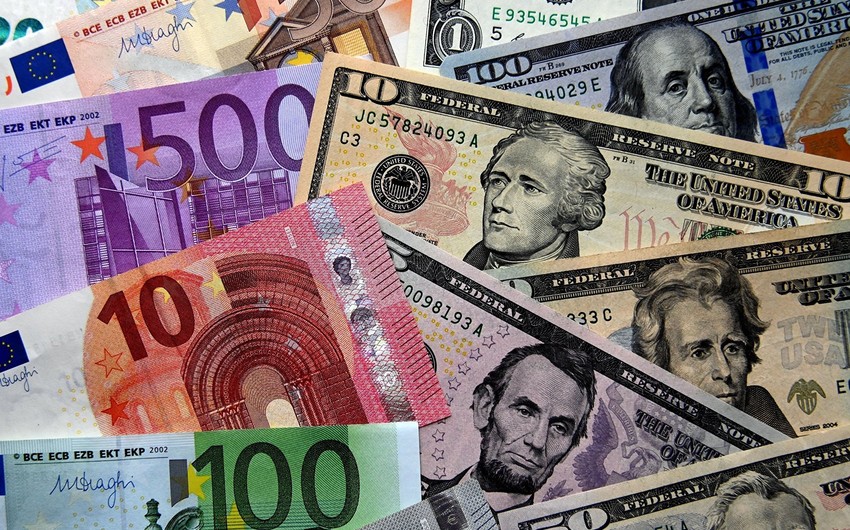 Euro falls against dollar on ECB, Fed decisions 