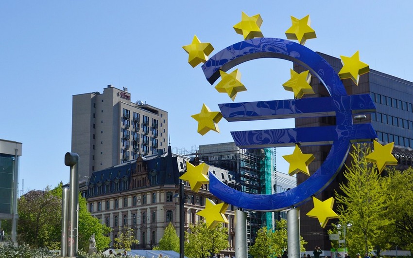 ECB holds rates, signals steady hand as economy stumbles