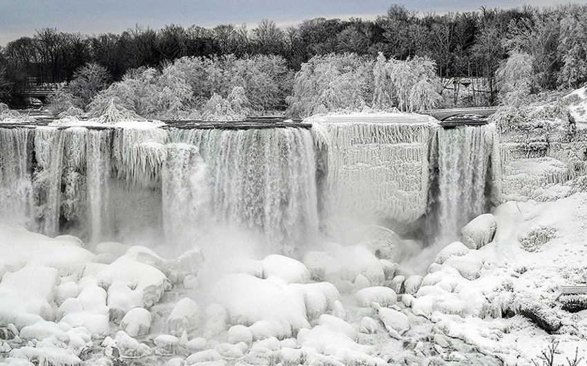 Ниагарский водопад замёрз из-за сильных холодов в США - ВИДЕО - ФОТО