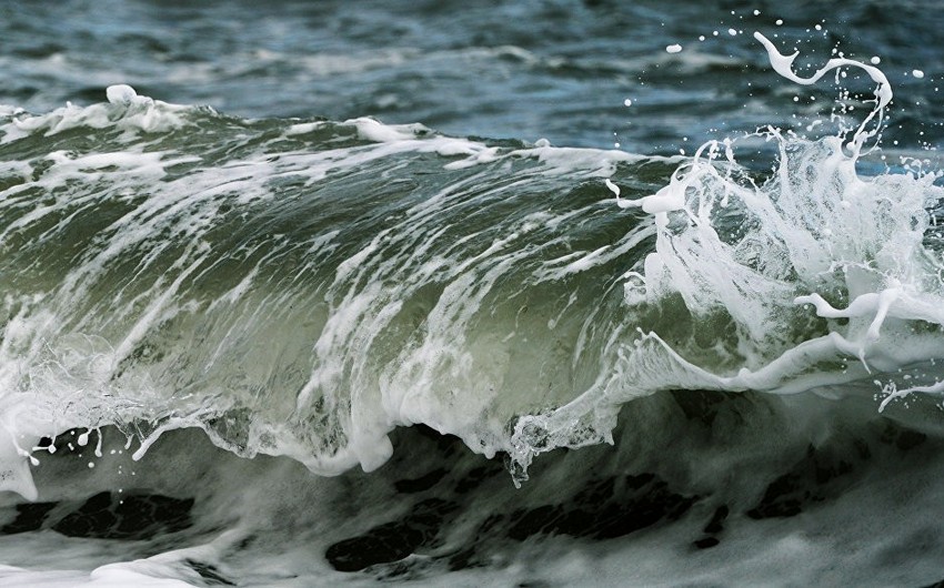 İndoneziya sahillərində 139 sərnişin bərədən suya atılıb