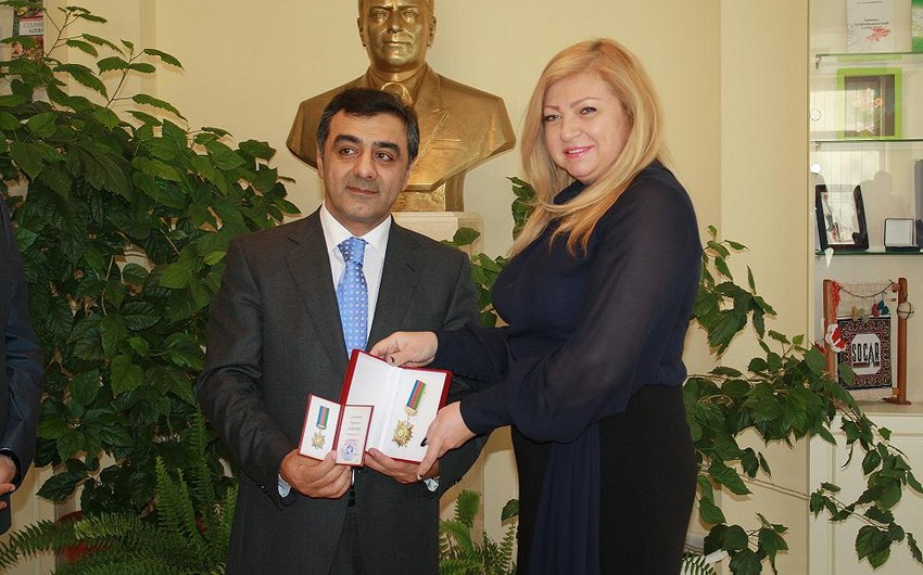 Бывший омбудсман Молдовы Аурелия Григориу награждена орденом Почета - ФОТО