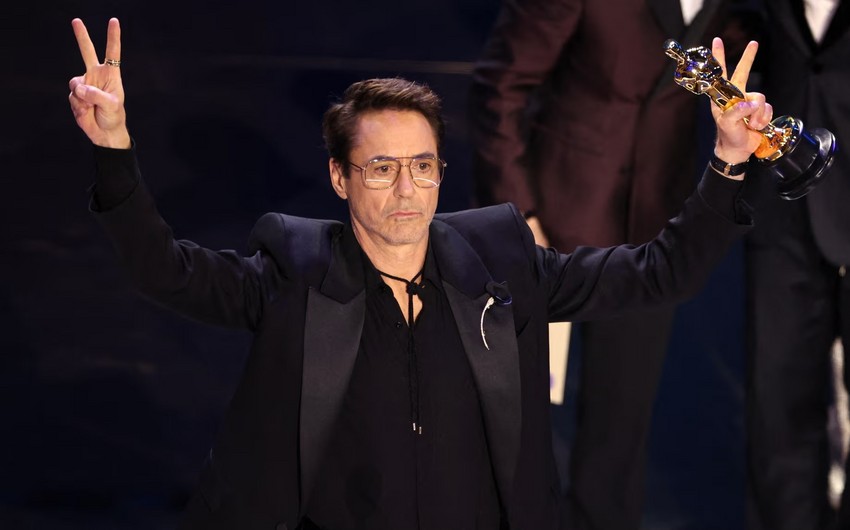Robert Downey Jr wins best supporting actor Oscar