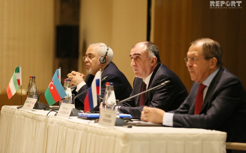 Главы МИД Азербайджана, России и Ирана обсудили в Баку вопросы сотрудничества по ряду сфер