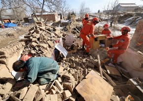 China's army sends over 400 troops to help in Tibet earthquake zone