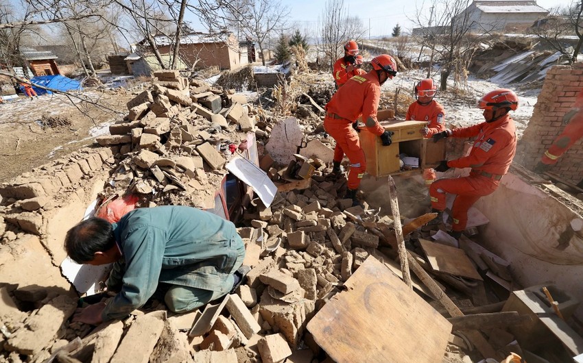 China's army sends over 400 troops to help in Tibet earthquake zone