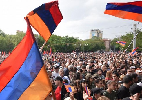 В Ереване протестующие начали перекрывать улицы с требованием отставки Пашиняна