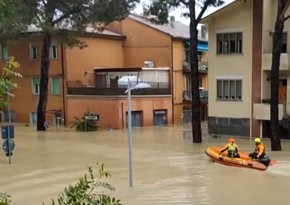 Italy flood deaths rise to 11 as thousands wait to come home