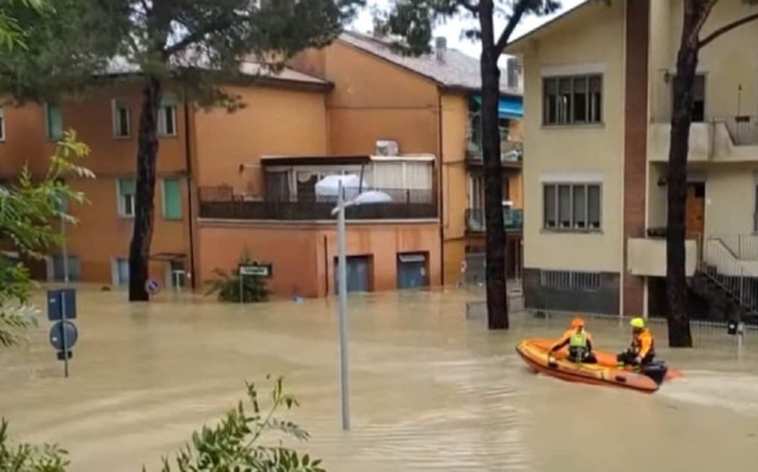 Italy flood deaths rise to 11 as thousands wait to come home Report.az