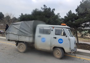  В Баку перевернулся грузовик Госагентства автодорог 