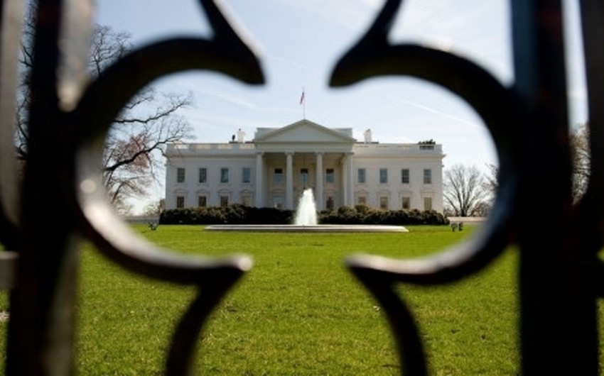 Секретная служба США задержала женщину, пытавшуюся перелезть через ограду Белого дома