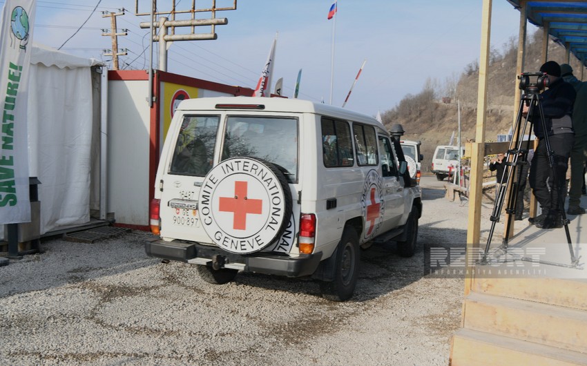 ICRC vehicles move freely along Khankandi-Lachin road