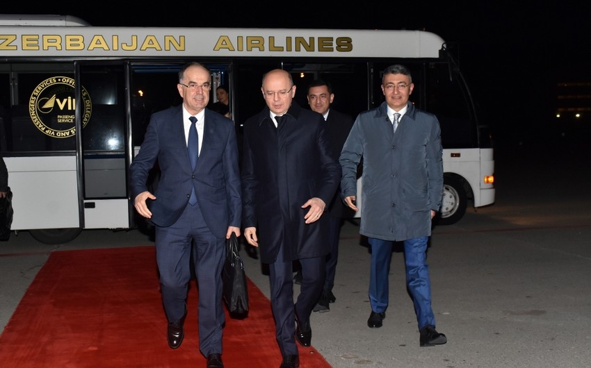 Президент Албании прибыл с рабочим визитом в Азербайджан