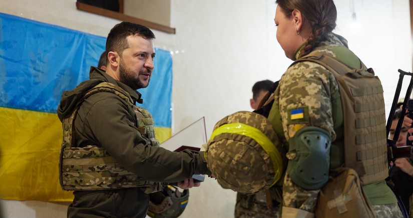 Зеленский учредил медаль За оборону Украины