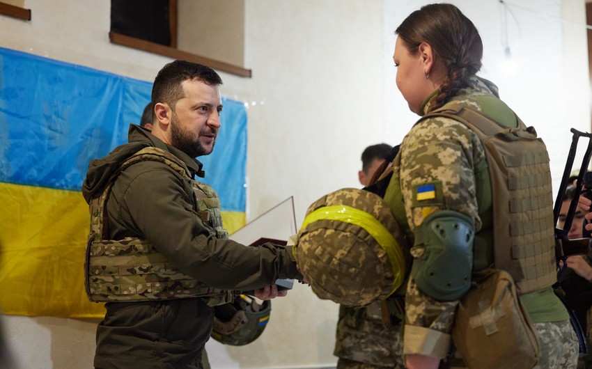 Zelenski Ukraynanın müdafiəsinə görə medalını təsis edib