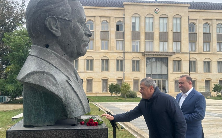 Milli Musiqi Günündə Şuşada güllələnmiş heykəllər ziyarət olunub