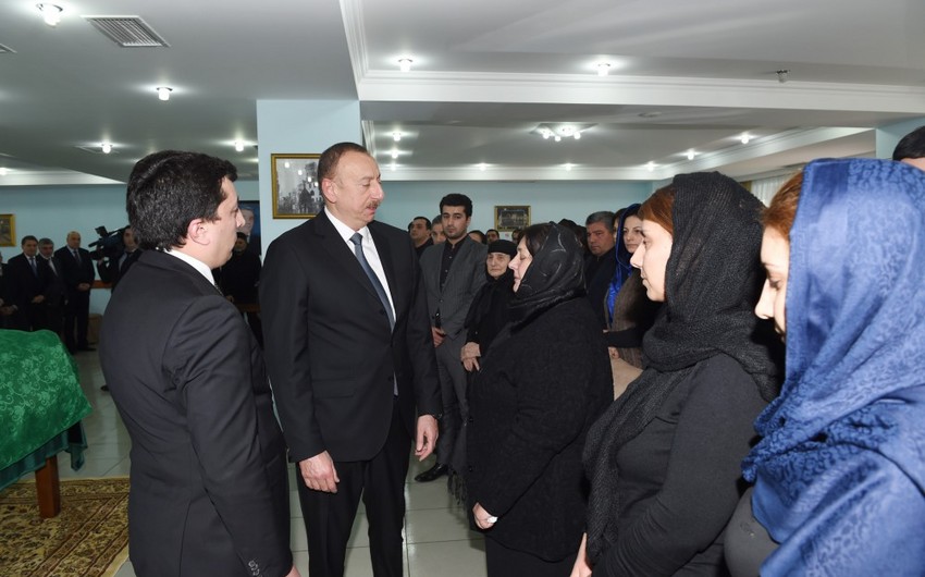 Президент Азербайджана принял участие в церемонии прощания с народным поэтом Залимханом Ягубом