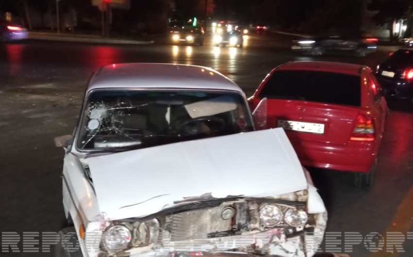 В Баку столкнулись два автомобиля