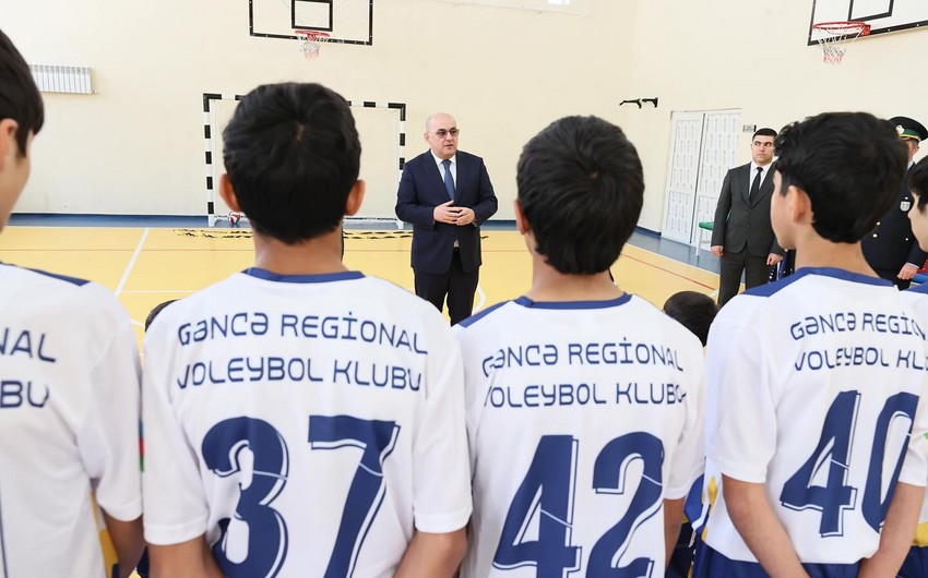 Şahin Bağırov Daşkəsəndə yeniyetmə voleybolçularla görüşüb