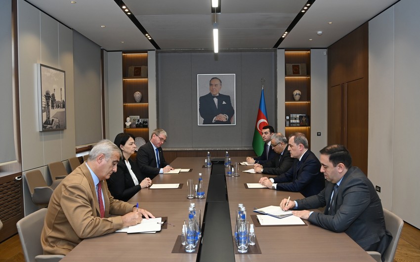 Джейхун Байрамов встретился с представителем МККК в Азербайджане
