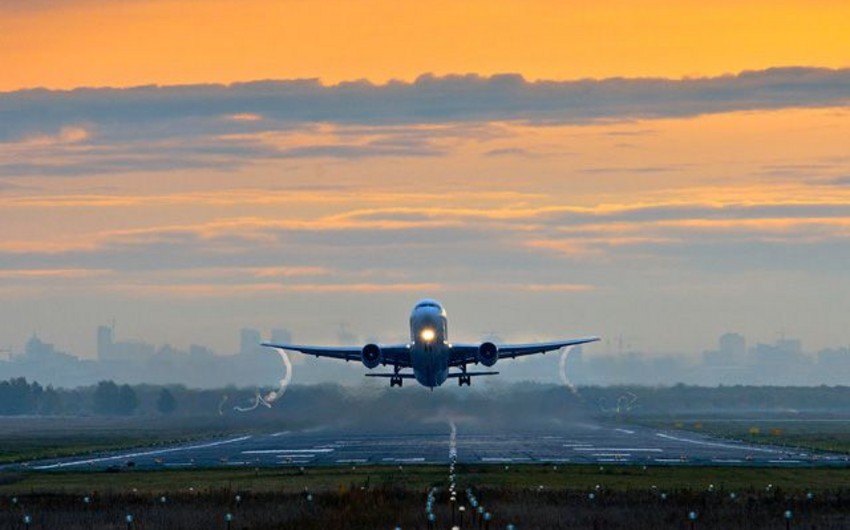 В аэропорту Амстердама пассажирский самолет выкатился за пределы полосы