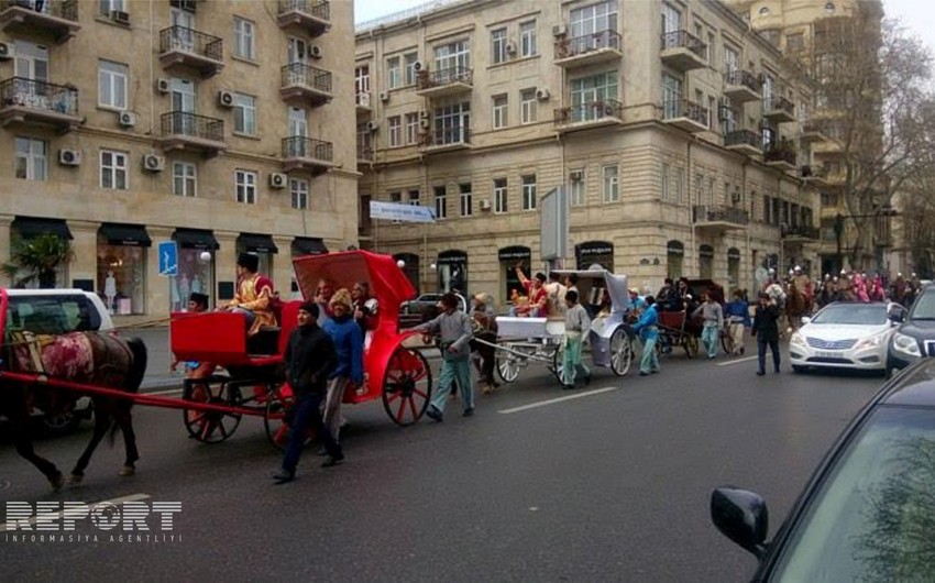 Праздничные шествия проходят по улицам Баку по случаю Илахыр чершенбе