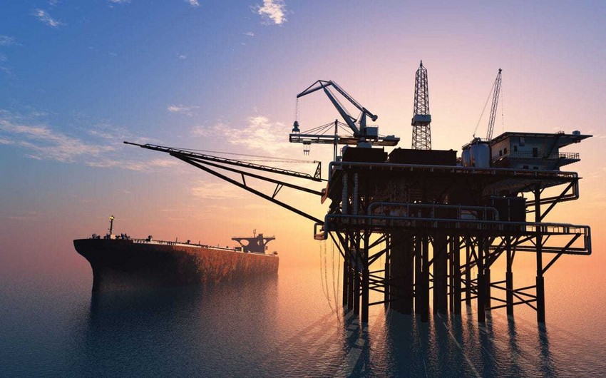 Azerbaijani oil price falls by 2%