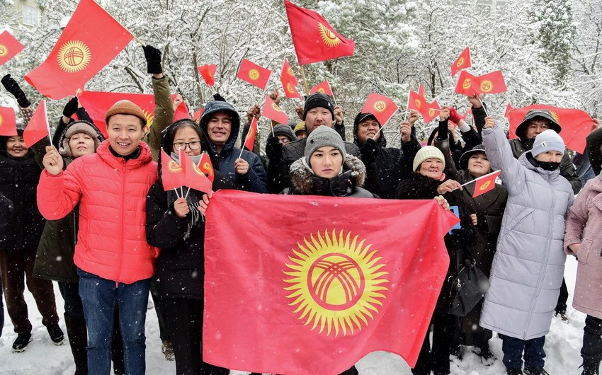 В Бишкеке прошел митинг против изменения флага Кыргызстана 