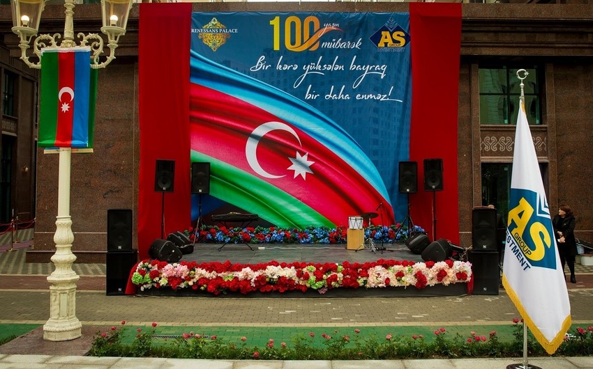 В жилом комплексе Renessans Palace прошло праздничное мероприятие, посвященное Дню флага