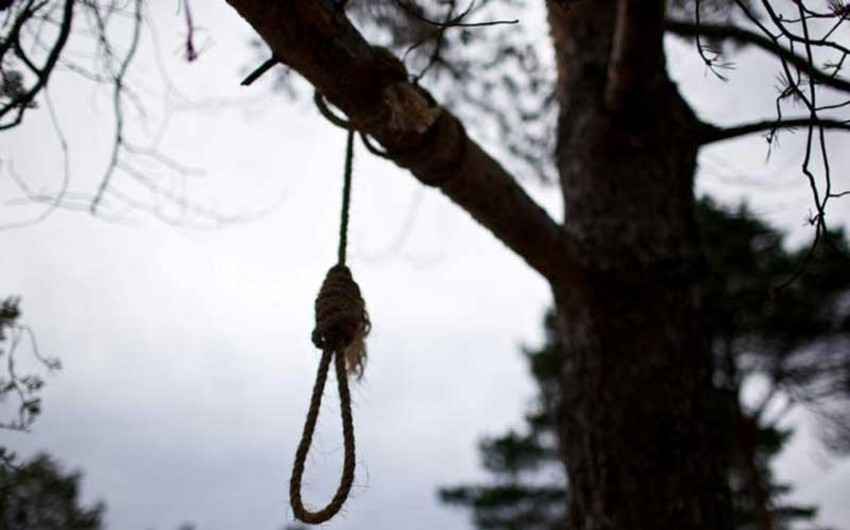 В Баку 37-летняя женщина совершила самоубийство