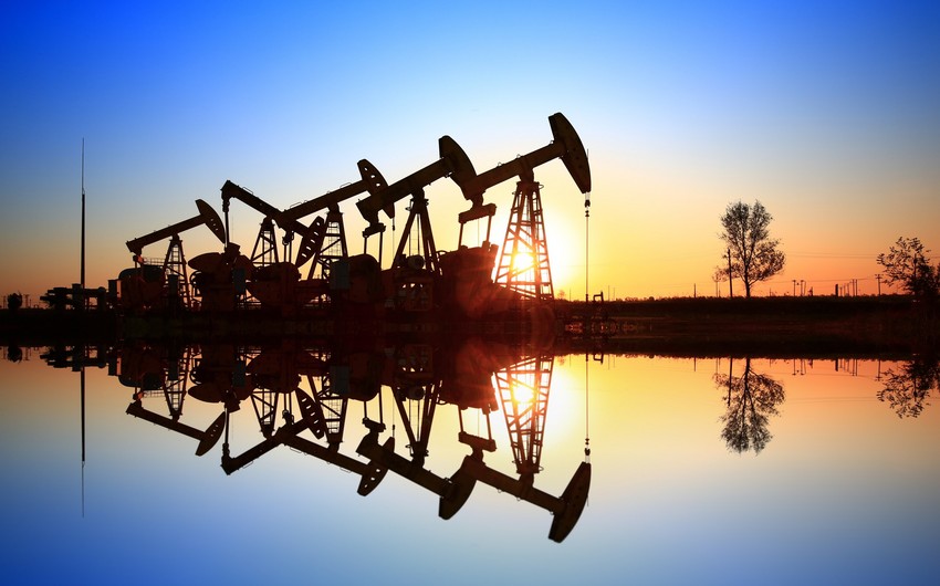 Azerbaijani oil price declines