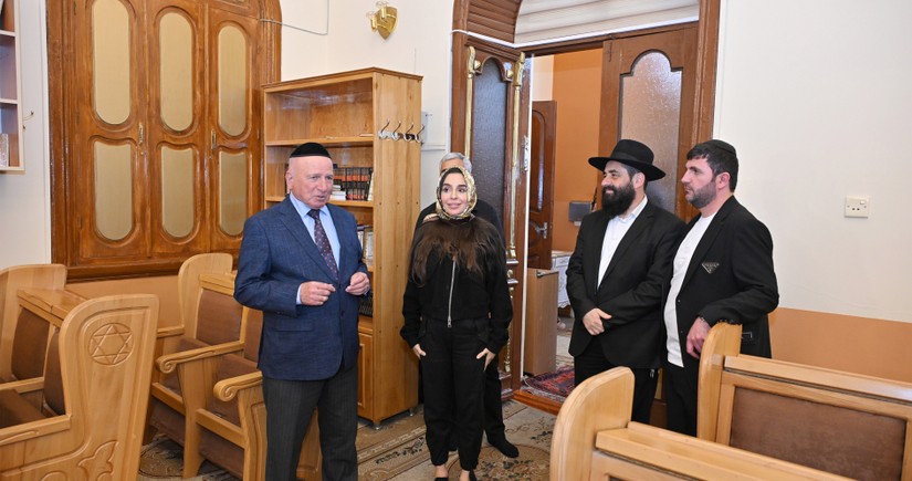 Leyla Əliyeva Qubada Qırmızı qəsəbədə “Altı günbəz” sinaqoqu ilə tanış olub
