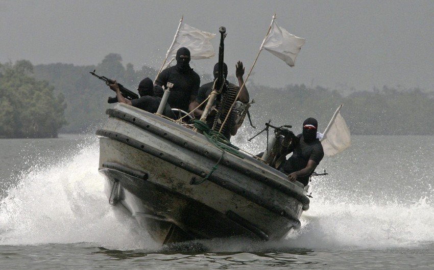 Британские ВМС сообщили о нападении пиратов на судно у берегов Сомали