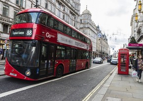 Londonda süpürgəçi tapdığı 400 min dolları polisə təhvil verib