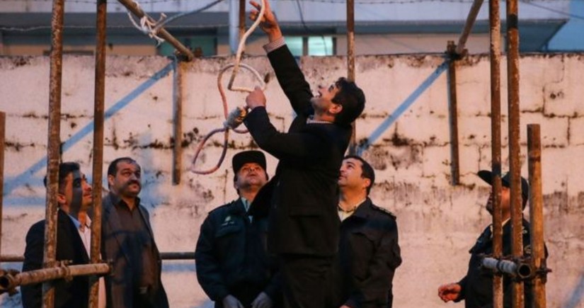 В Иране приговорили к смертной казни четверых обвиняемых по делу о производстве алкоголя