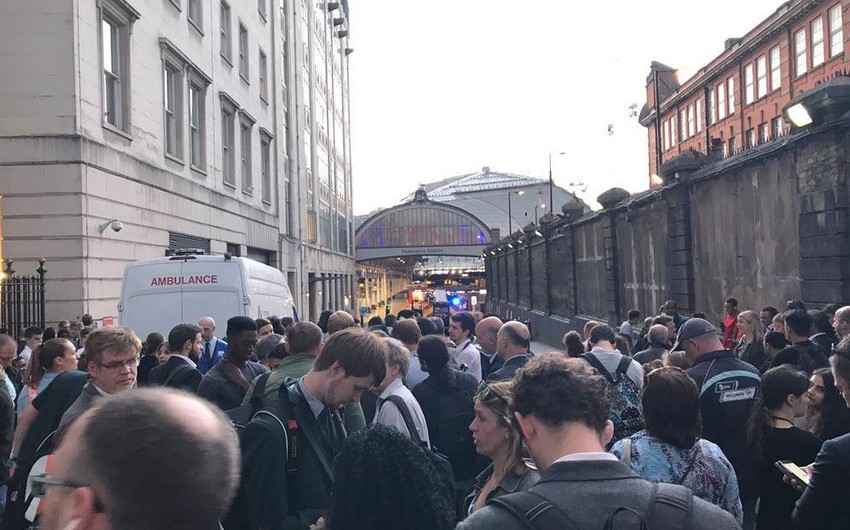 Две тысячи пассажиров эвакуированы на вокзале Лондона из-за пожара
