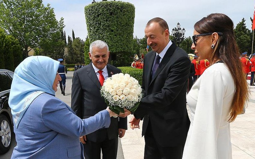 Состоялась церемония официальной встречи премьер-министра Турции Бинали Йылдырыма