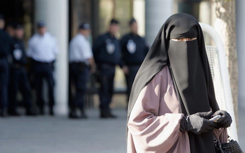 BMT Fransada niqab geyilməsinə qadağa qoyulmasını pisləyib