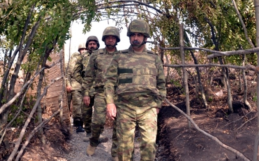 Министр обороны Азербайджана побывал в подразделениях, расположенных на передней линии обороны