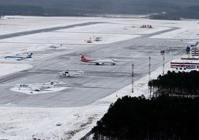 Surqut aeroportunda 10-dan çox reys gecikib